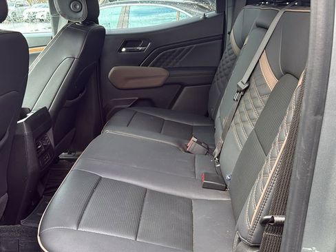 Used 2024 GMC Canyon Denali image 6