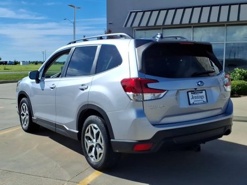 Used 2024 Subaru Forester Premium AWD/4WD image 3