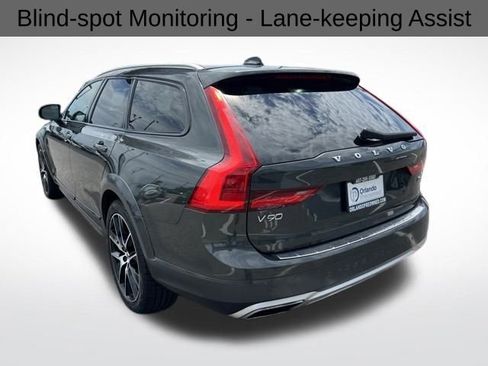 Used 2020 Volvo V90 T6 Cross Country image 8