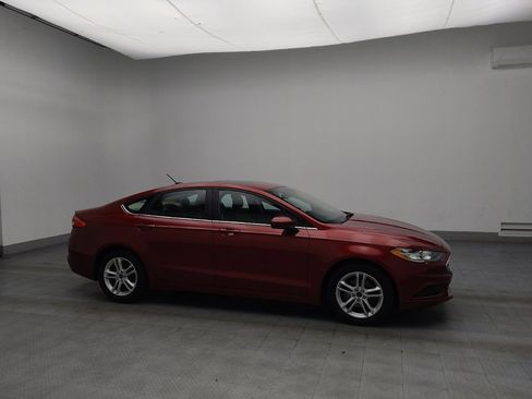 Used 2018 Ford Fusion SE w/ Fusion SE Technology Package image 11