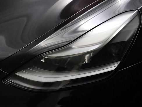 Used 2023 Tesla Model 3 Standard Range image 5