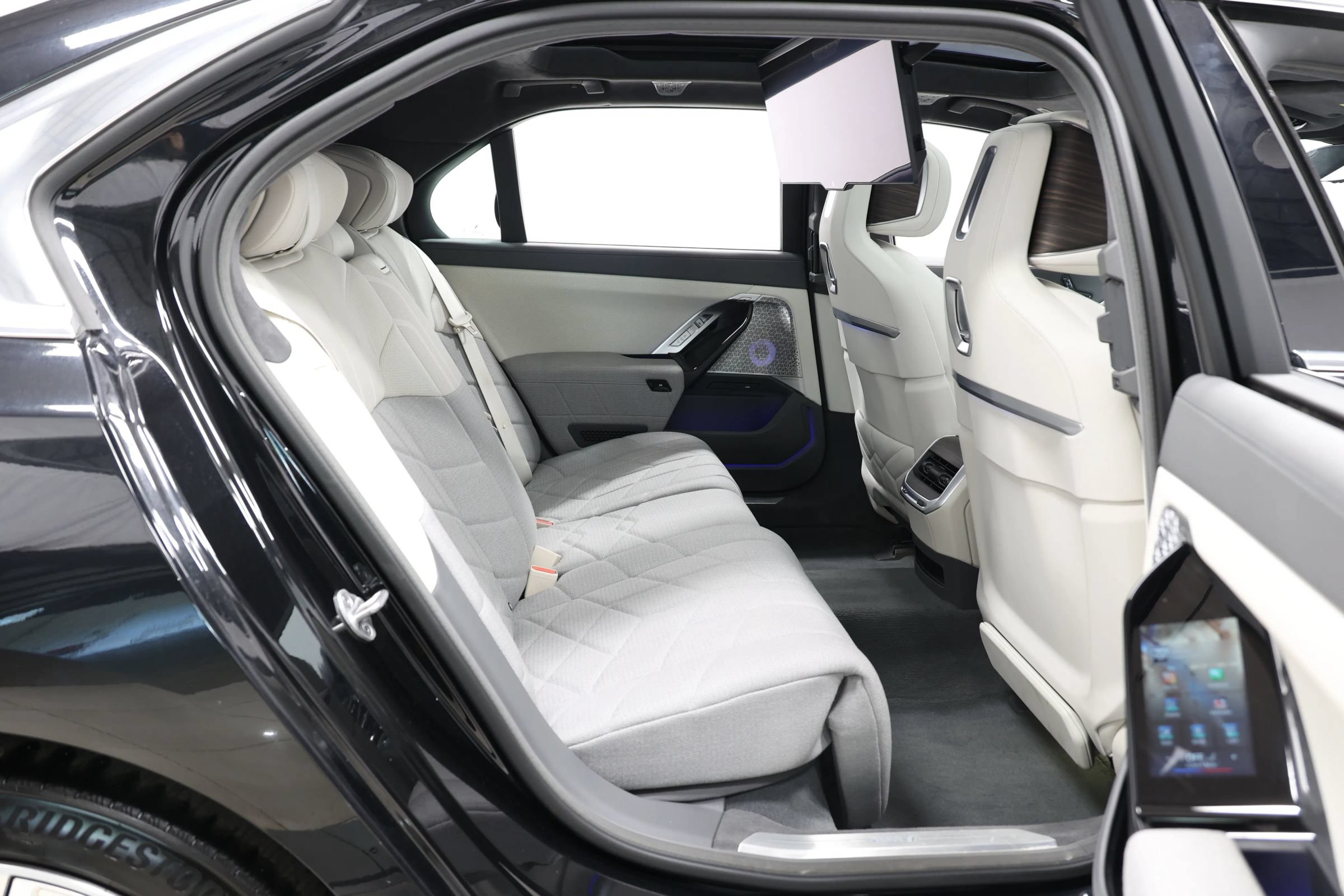 Used 2023 BMW i7 xDrive60 AWD/4WD image 83