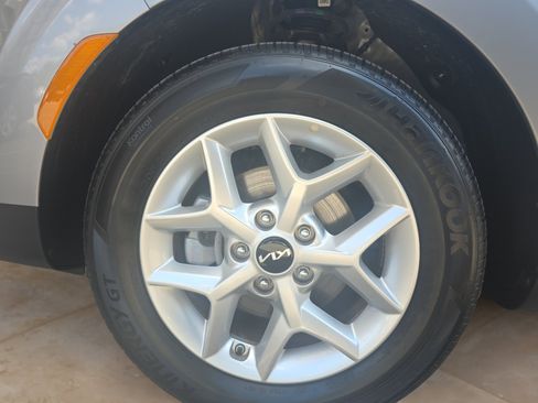 Certified 2025 Kia Soul LX w/ LX Technology Package FWD image 27