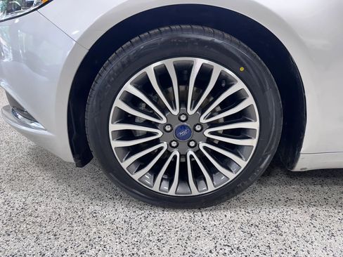 Used 2018 Ford Fusion SE AWD/4WD image 16