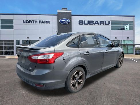 Used 2014 Ford Focus SE w/ SE Sport Package FWD image 3