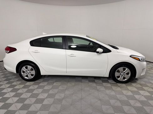 Used 2017 Kia Forte LX image 4