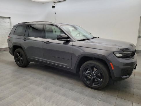 Used 2023 Jeep Grand Cherokee L Laredo RWD image 11