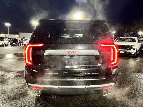 Used 2022 GMC Yukon Denali w/ Denali Premium Package image 7