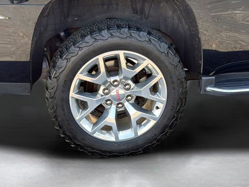 Used 2019 GMC Yukon SLT w/ Open Road Package AWD/4WD image 17