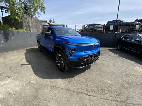 Used 2025 Chevrolet Silverado EV RST AWD/4WD image 8