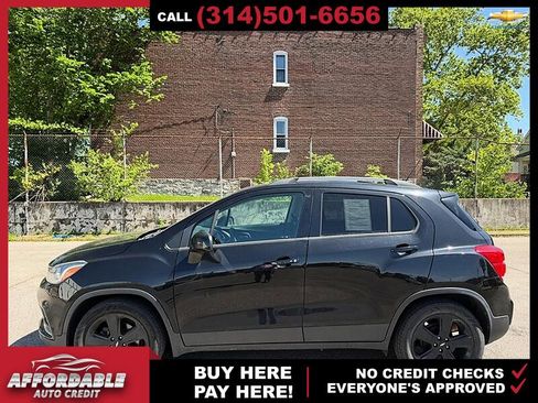 Used 2019 Chevrolet Trax Premier w/ Midnight Edition FWD image 2