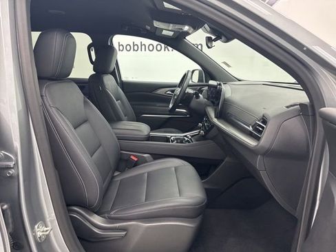 Used 2025 Chevrolet Traverse LT image 31