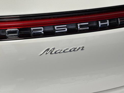 Certified 2025 Porsche Macan AWD/4WD image 34
