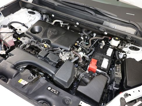 Used 2022 Toyota RAV4 XLE AWD/4WD image 33
