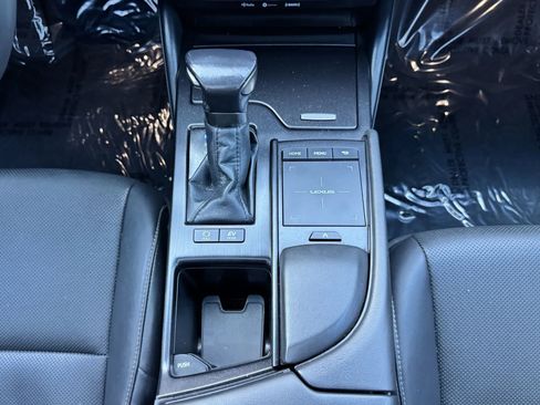 Used 2022 Lexus ES 300h w/ Accessory Package 2 image 34