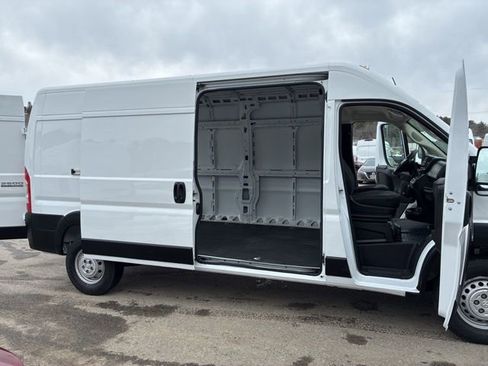 Used 2024 RAM ProMaster 2500 w/ Convenience Group FWD image 16