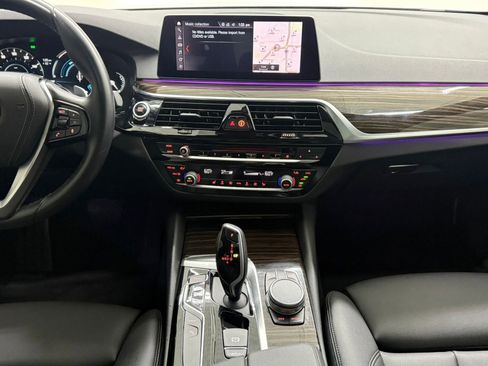 Used 2019 BMW 530e w/ Convenience Package image 2