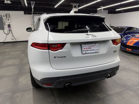Used 2019 Jaguar F-PACE Premium image 5