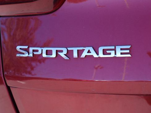 Used 2020 Kia Sportage LX image 18