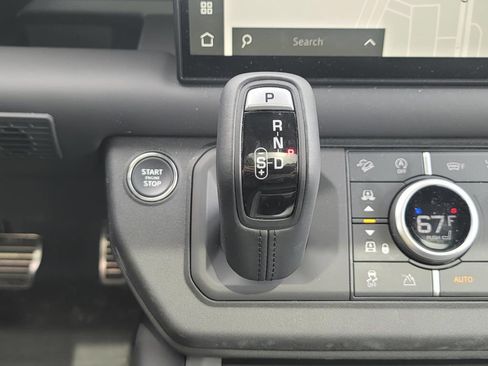 Used 2025 Land Rover Defender 110 V8 AWD/4WD image 34
