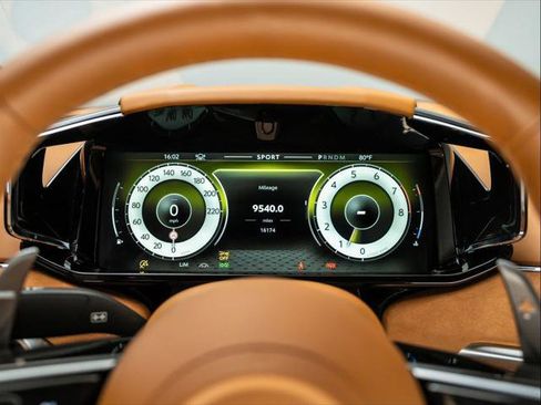 Used 2025 Aston Martin V8 Vantage Coupe image 28