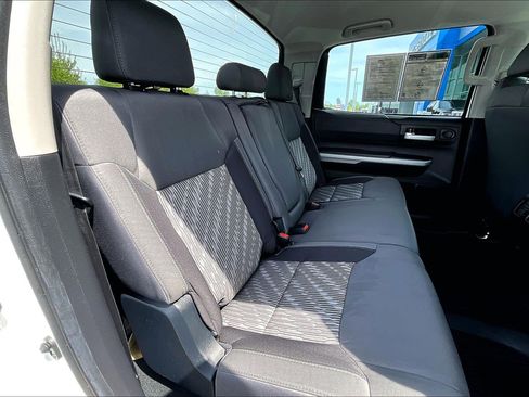 Used 2020 Toyota Tundra SR5 w/ SR5 Convenience Package image 23