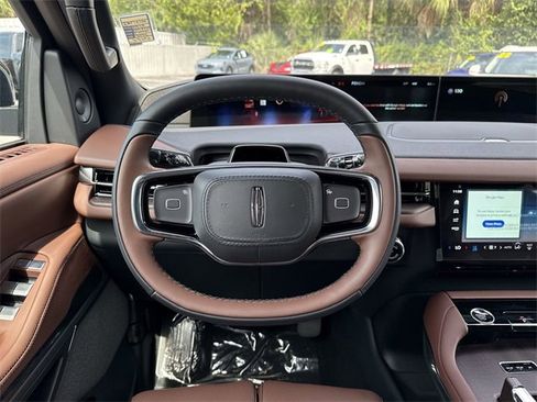 New 2025 Lincoln Navigator Reserve image 17
