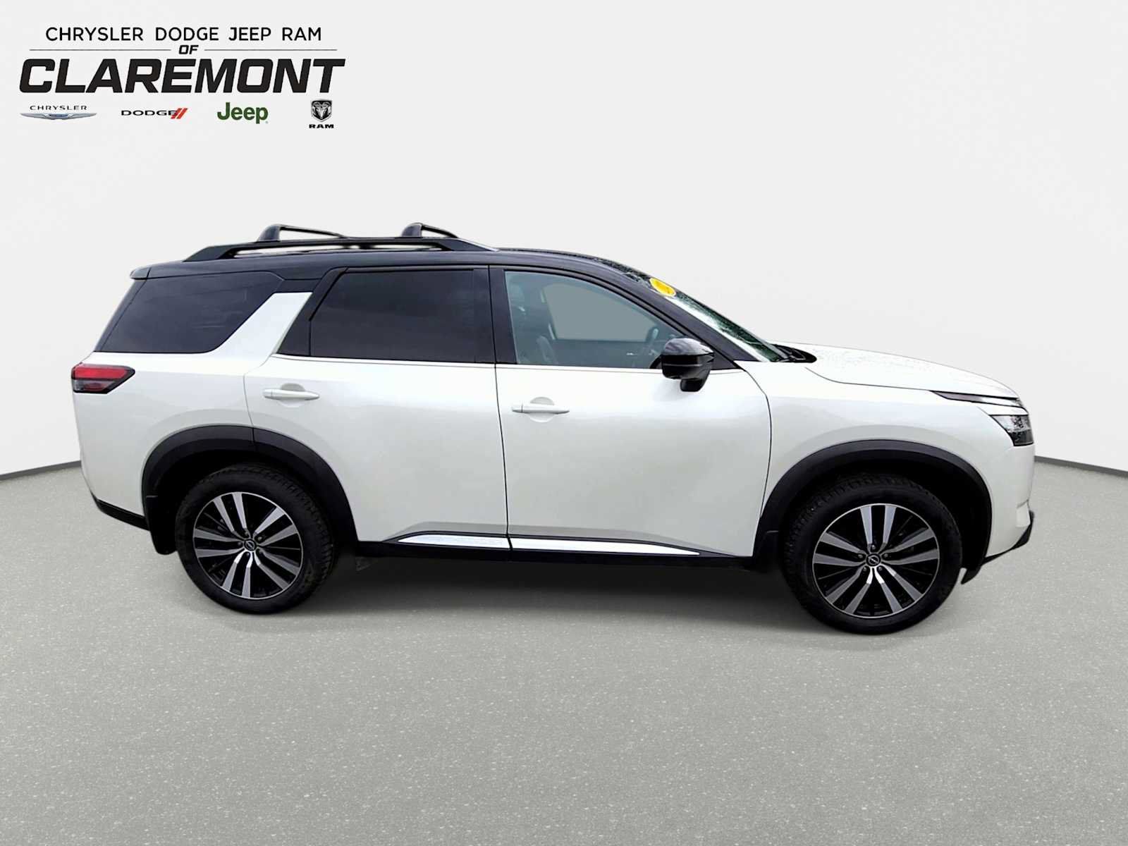 Used 2023 Nissan Pathfinder Platinum AWD/4WD image 9