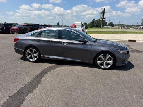 Used 2018 Honda Accord Touring image 4
