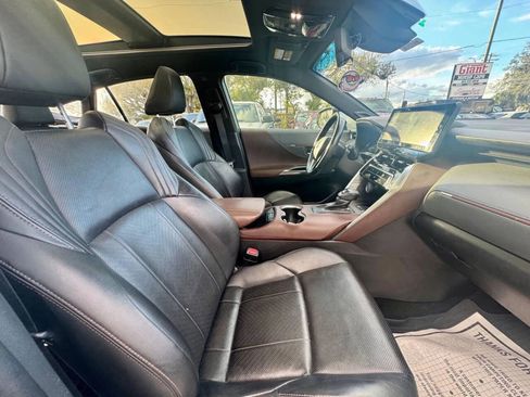 Used 2021 Toyota Venza Limited w/ Advanced Technology Package image 24