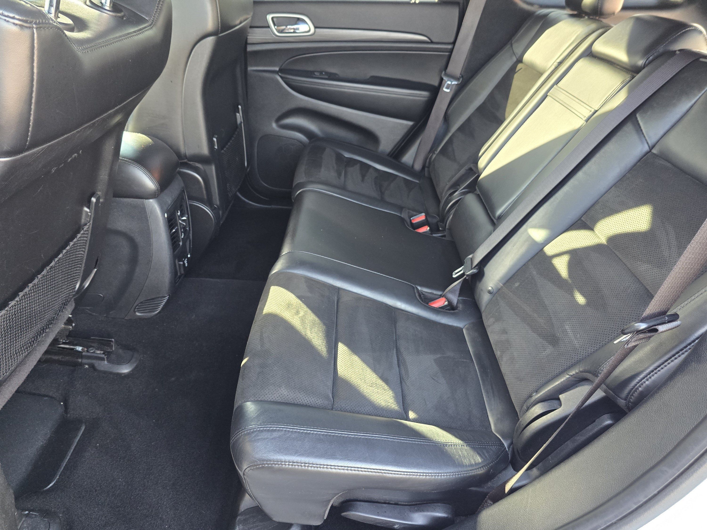 Used 2020 Jeep Grand Cherokee Altitude AWD/4WD image 6
