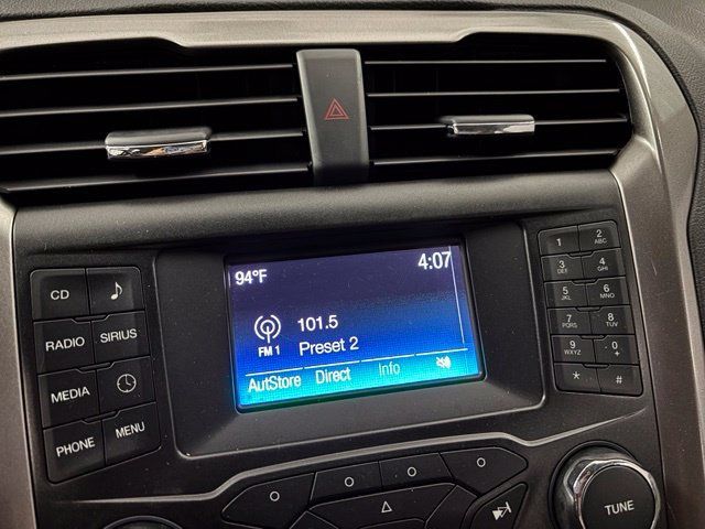 Used 2017 Ford Fusion SE FWD image 19