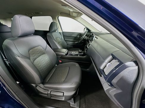 Used 2025 Nissan Pathfinder SV AWD/4WD image 33