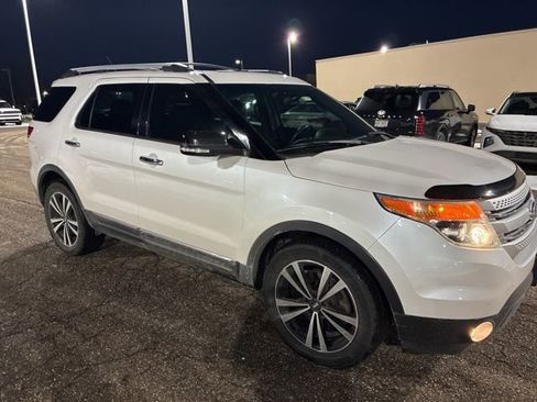 Used 2015 Ford Explorer XLT w/ Equipment Group 202B image 3