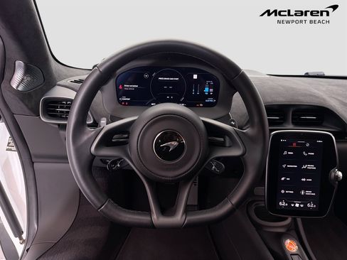 Used 2025 McLaren Artura RWD image 12