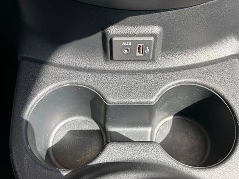 Used 2018 Nissan Versa SV image 33