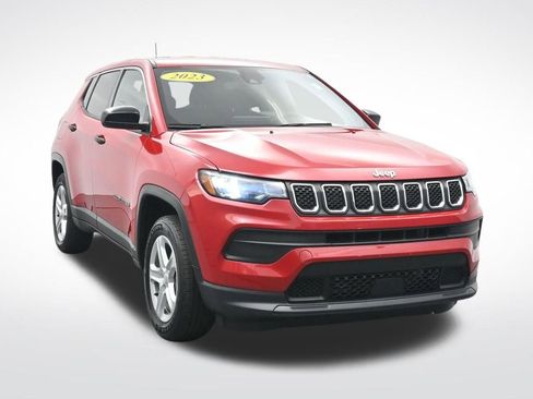 Used 2023 Jeep Compass Sport image 3