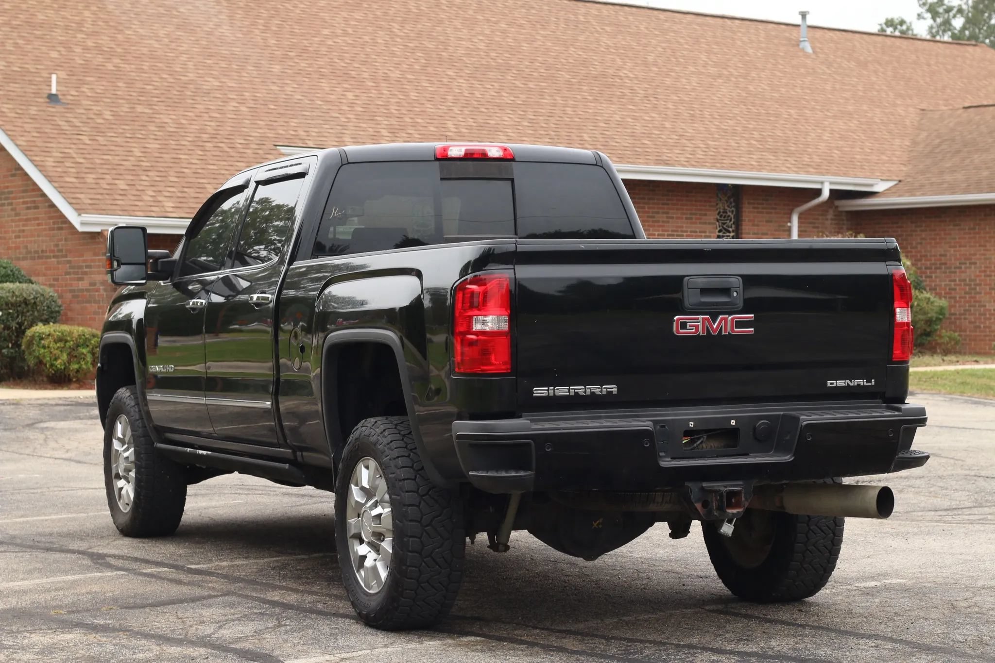 Used 2018 GMC Sierra 2500 Denali w/ Duramax Plus Package AWD/4WD image 3