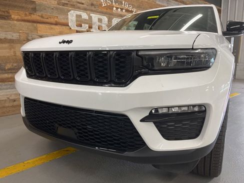 New 2025 Jeep Grand Cherokee Limited w/ Black Appearance Package image 11