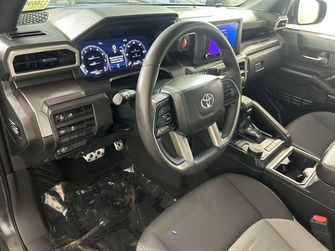 Used 2025 Toyota Tacoma TRD Sport RWD image 11