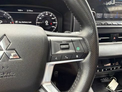 Used 2024 Mitsubishi Outlander SE Black Edition FWD image 17