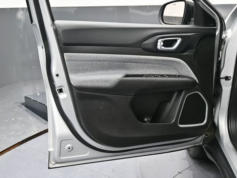 Used 2024 Jeep Compass Latitude image 39