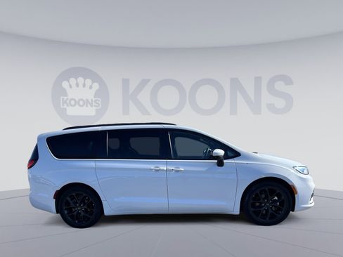 Used 2023 Chrysler Pacifica Touring-L w/ S Appearance Package image 8