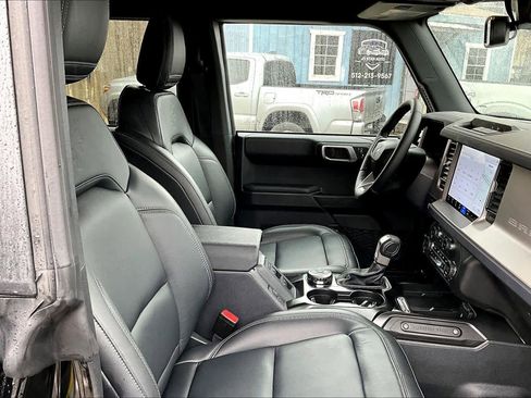 Used 2025 Ford Bronco Outer Banks image 9