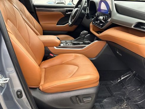 Used 2023 Toyota Highlander Platinum image 15