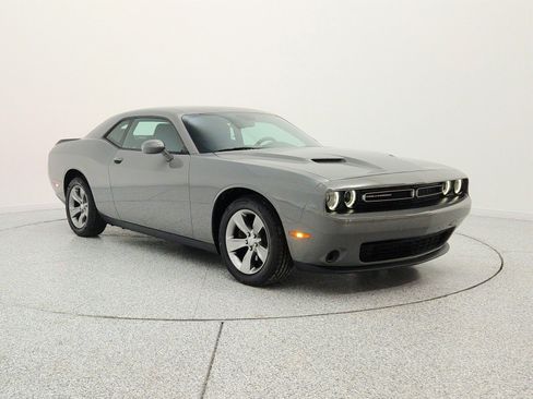 Used 2019 Dodge Challenger SXT RWD image 3