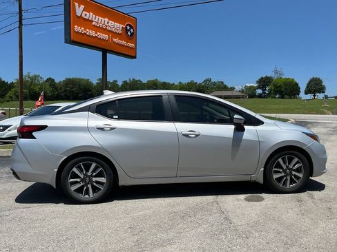 Used 2020 Nissan Versa SV FWD image 11