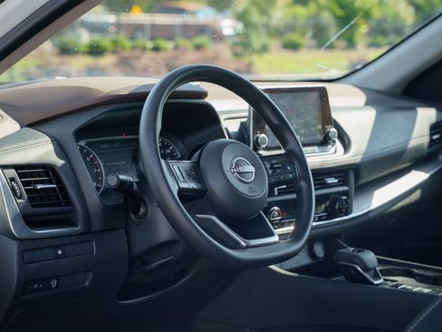 Used 2023 Nissan Rogue SV FWD image 18