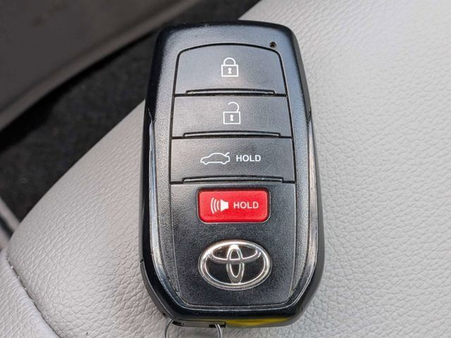 Used 2025 Toyota Camry SE FWD image 33