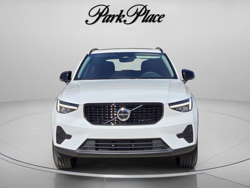 New 2026 Volvo XC40 B4 Core w/ Climate Package image 9